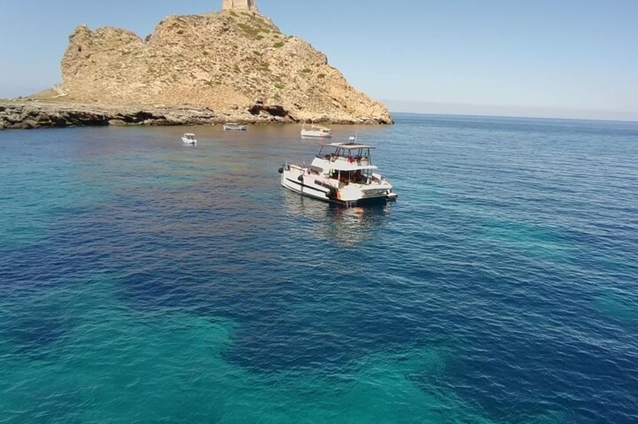 Favignana Tour in Catamarano di Lusso Isole Egadi con pranzo — 6