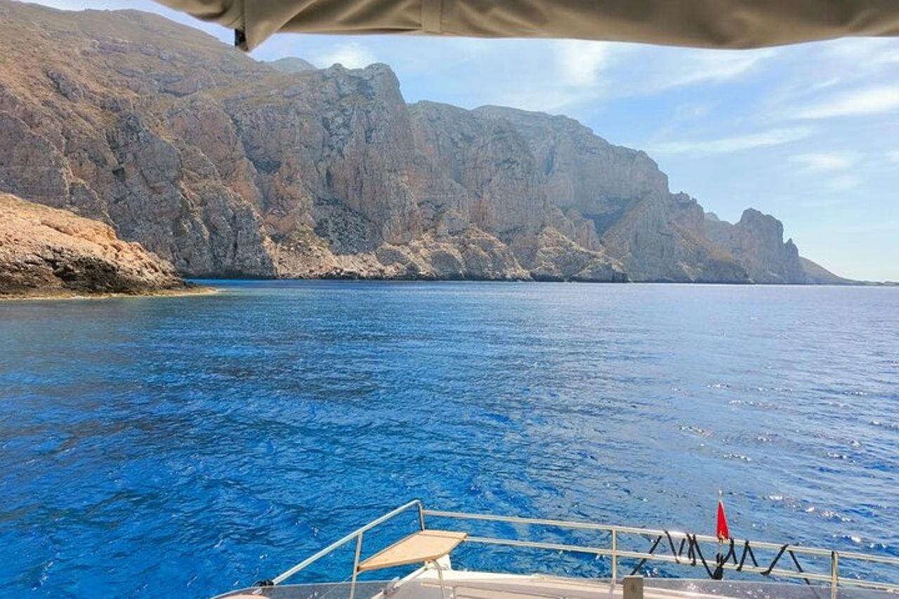 Favignana Tour in Catamarano di Lusso Isole Egadi con pranzo — 8