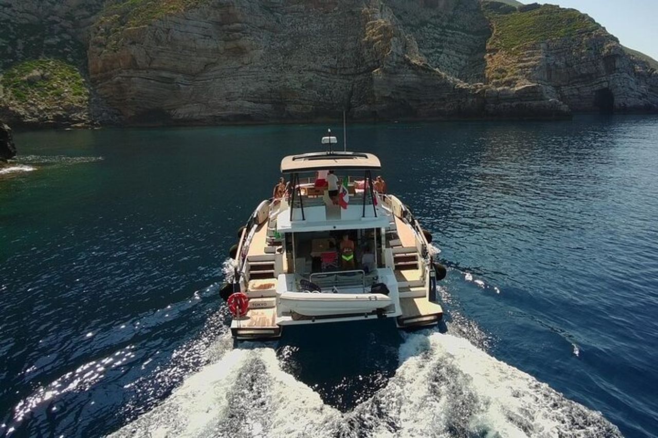 Favignana Tour in Catamarano di Lusso Isole Egadi con pranzo — 5