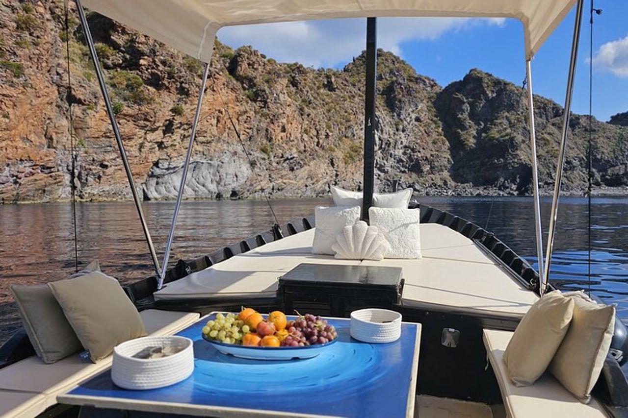 Mezza giornata in barca alle Isole Eolie — 4