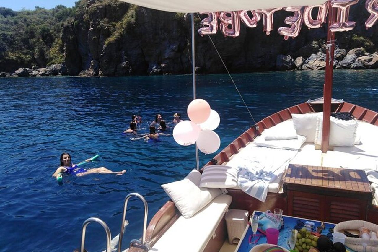 Mezza giornata in barca alle Isole Eolie — 9
