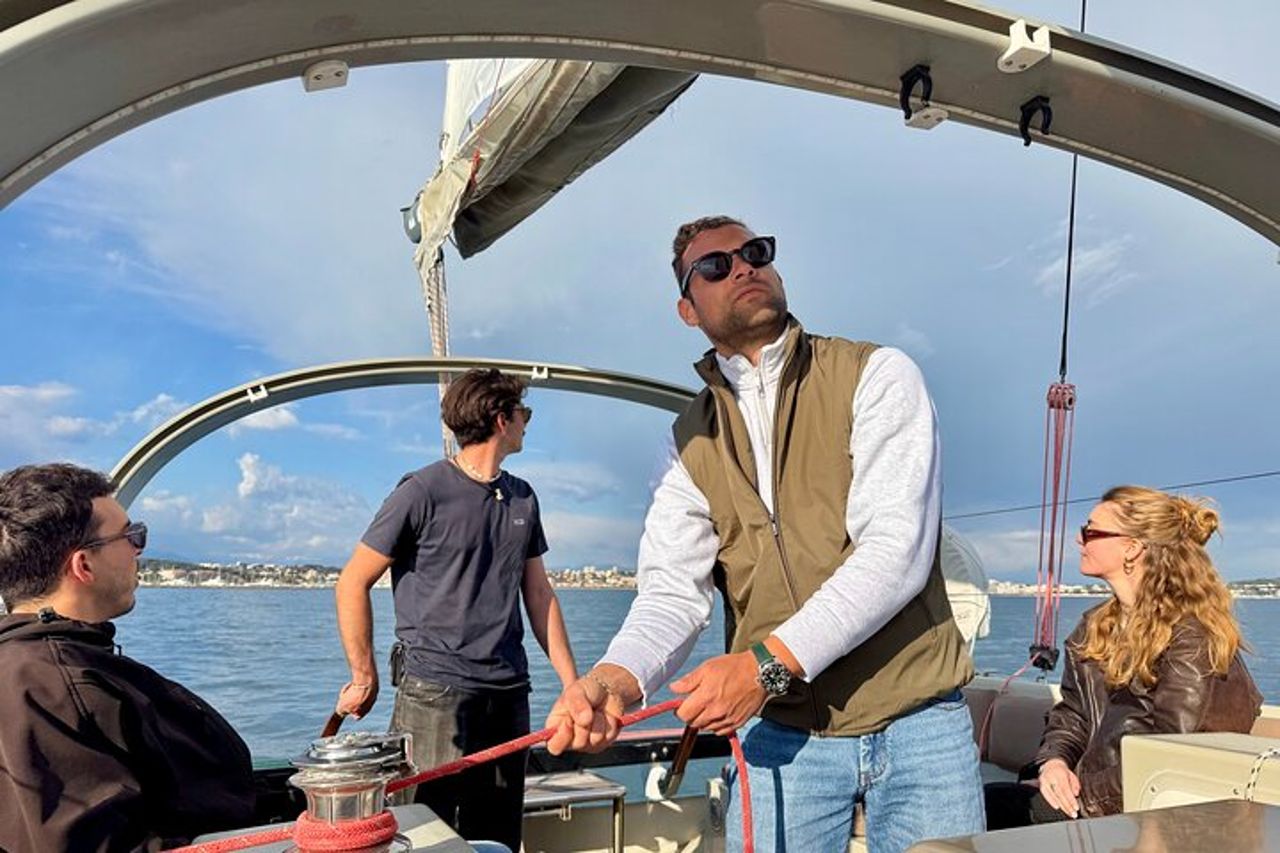 Antibes: scopri l'arte della vela in una crociera panoramica — 5