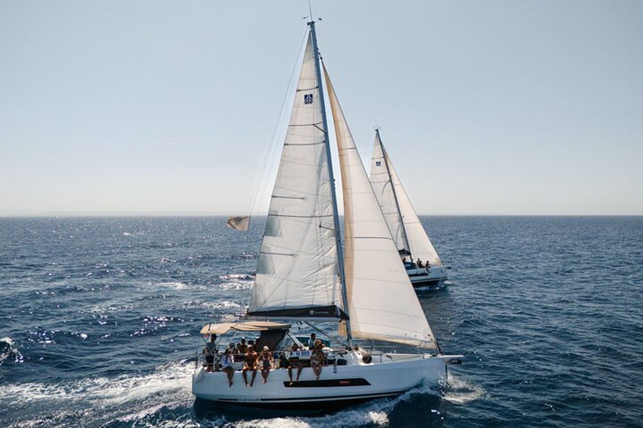 Tour in barca a vela delle Egadi a Favignana e Levanzo da Trapani — 4