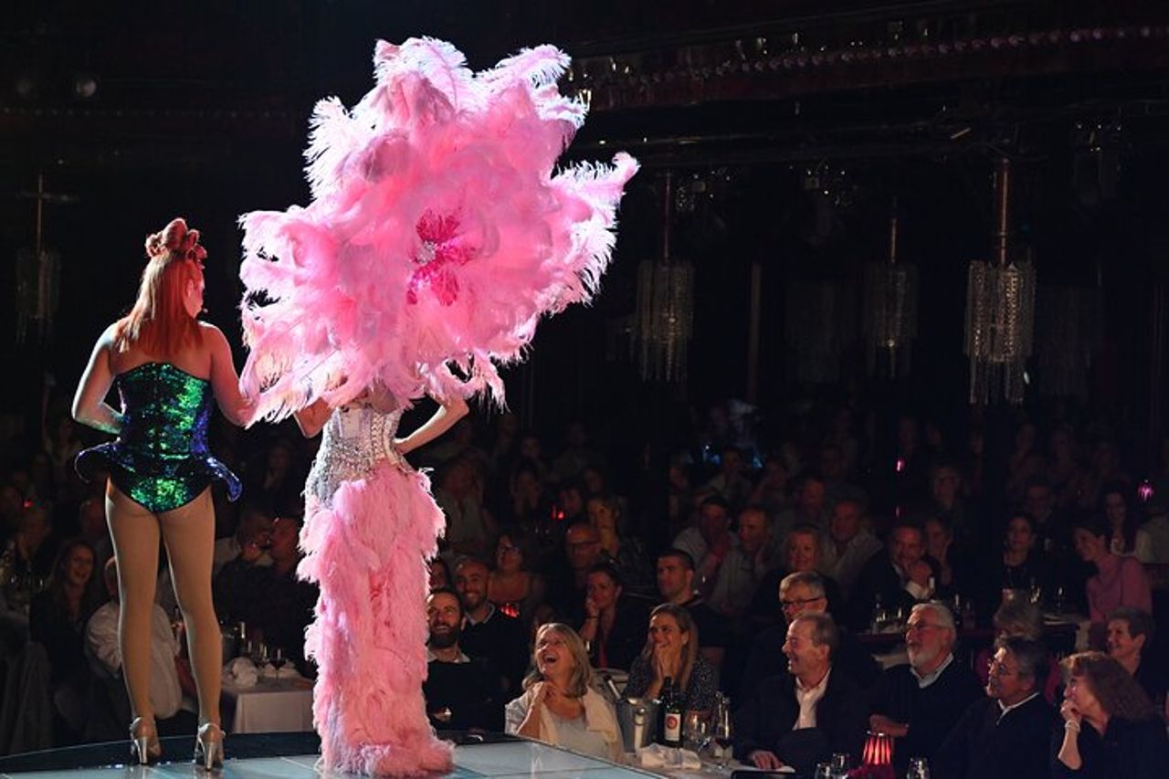 Spettacolo di cabaret latino Paris Paradis con champagne — 4