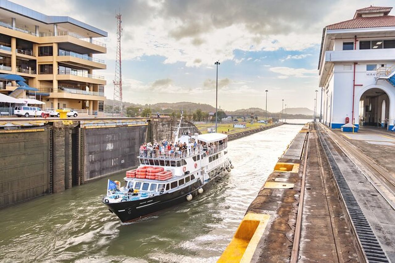Tour parziale del Canale di Panama - Direzione Sud