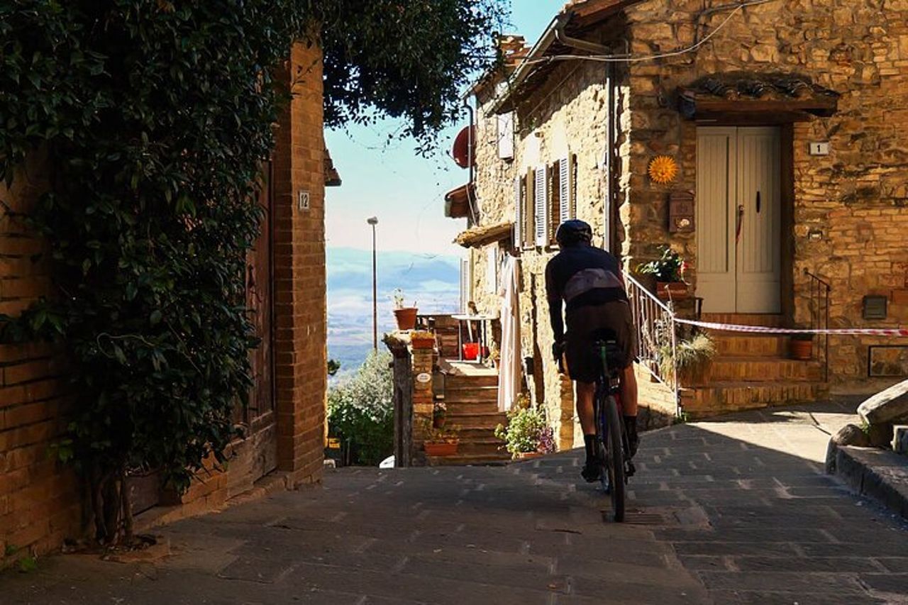 Noleggio bicicletta elettrica e Gravel a Montalcino — 3