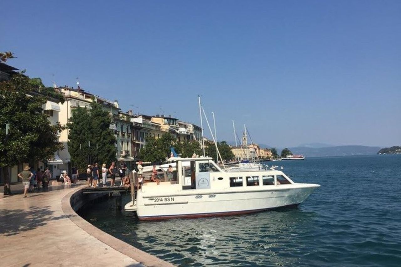 Tour guidato in barca del Lago di Garda Isola del Garda e Salò — 8