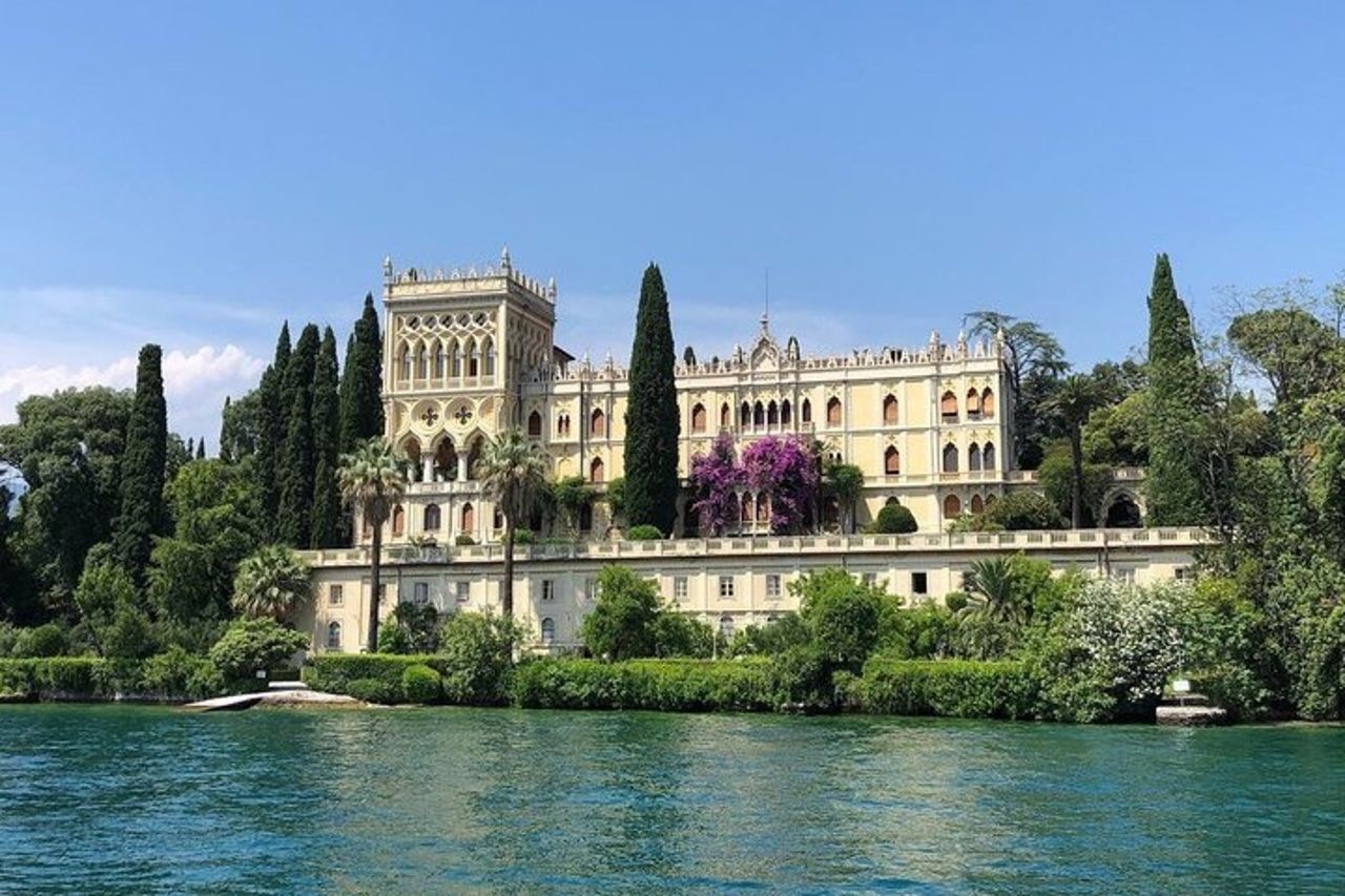 Tour guidato in barca del Lago di Garda Isola del Garda e Salò — 9