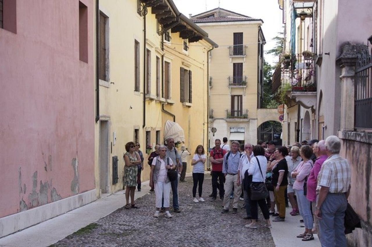 Tour di mezza giornata a Soave Town e degustazione di vini dal Lago di Garda — 8