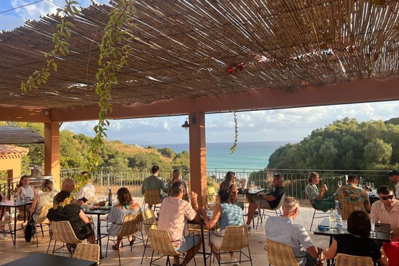 La degustazione di vini alle sei a Cefalonia Grecia — 8