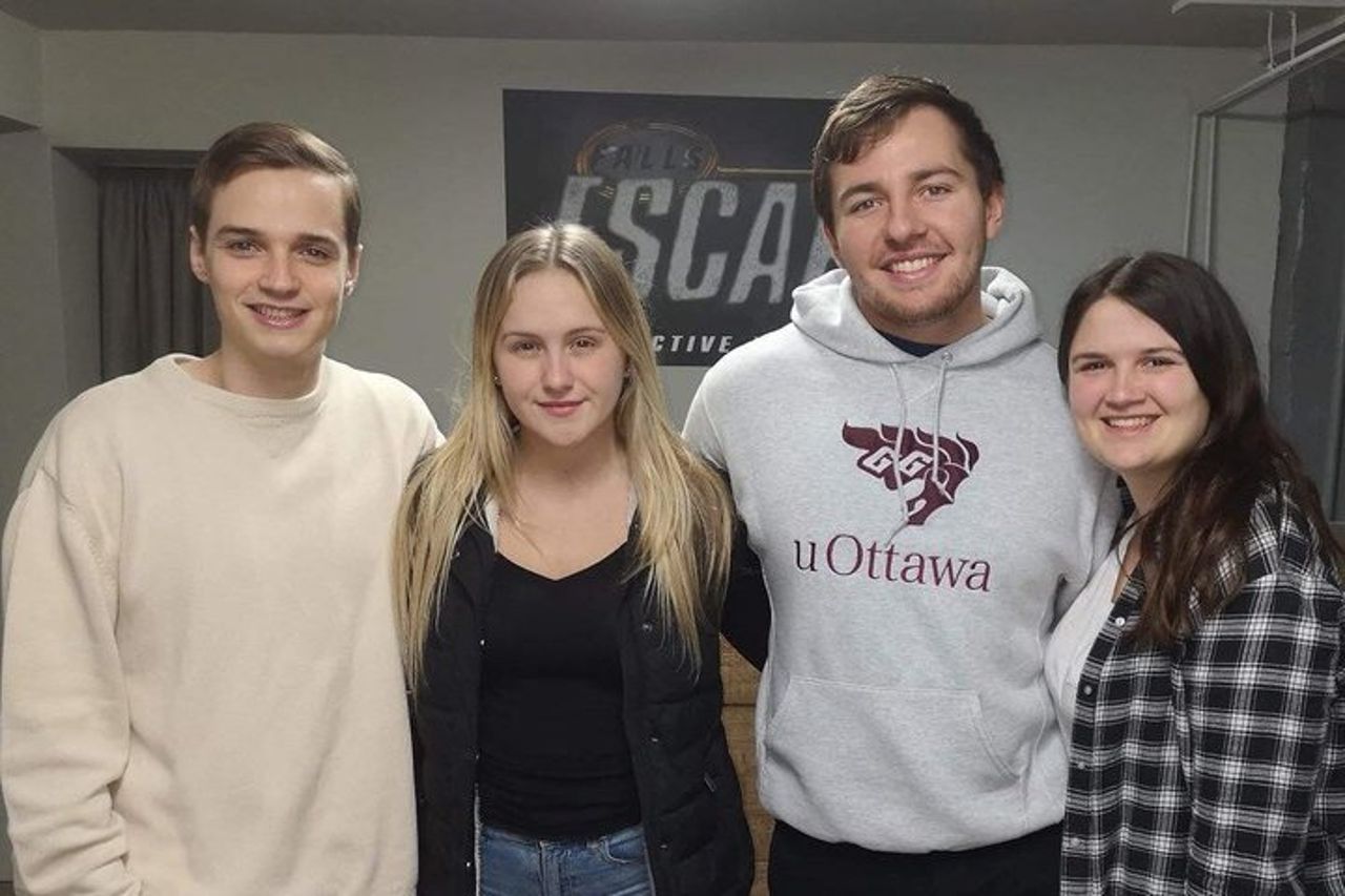 Esperienza in Escape Room nella Biblioteca Segreta alle Cascate del Niagara — 2
