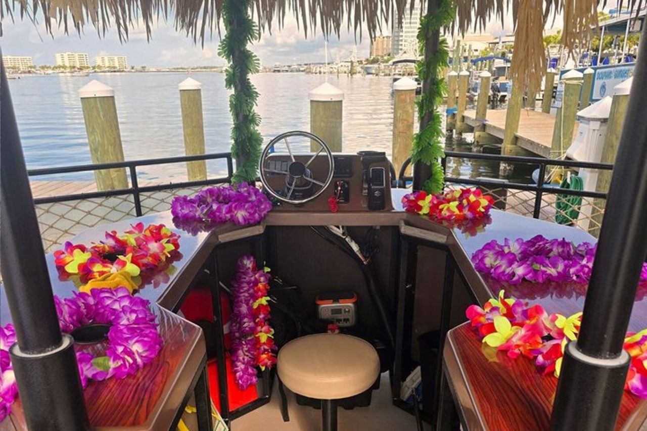 Crociera privata al tramonto galleggiante Tiki Pub a Crab Island — 7