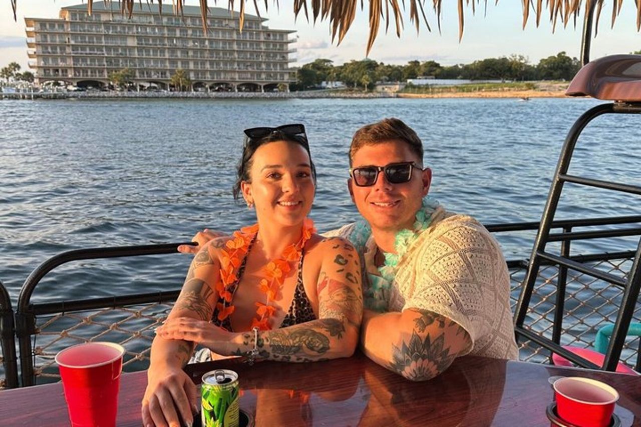 Crociera privata al tramonto galleggiante Tiki Pub a Crab Island — 4