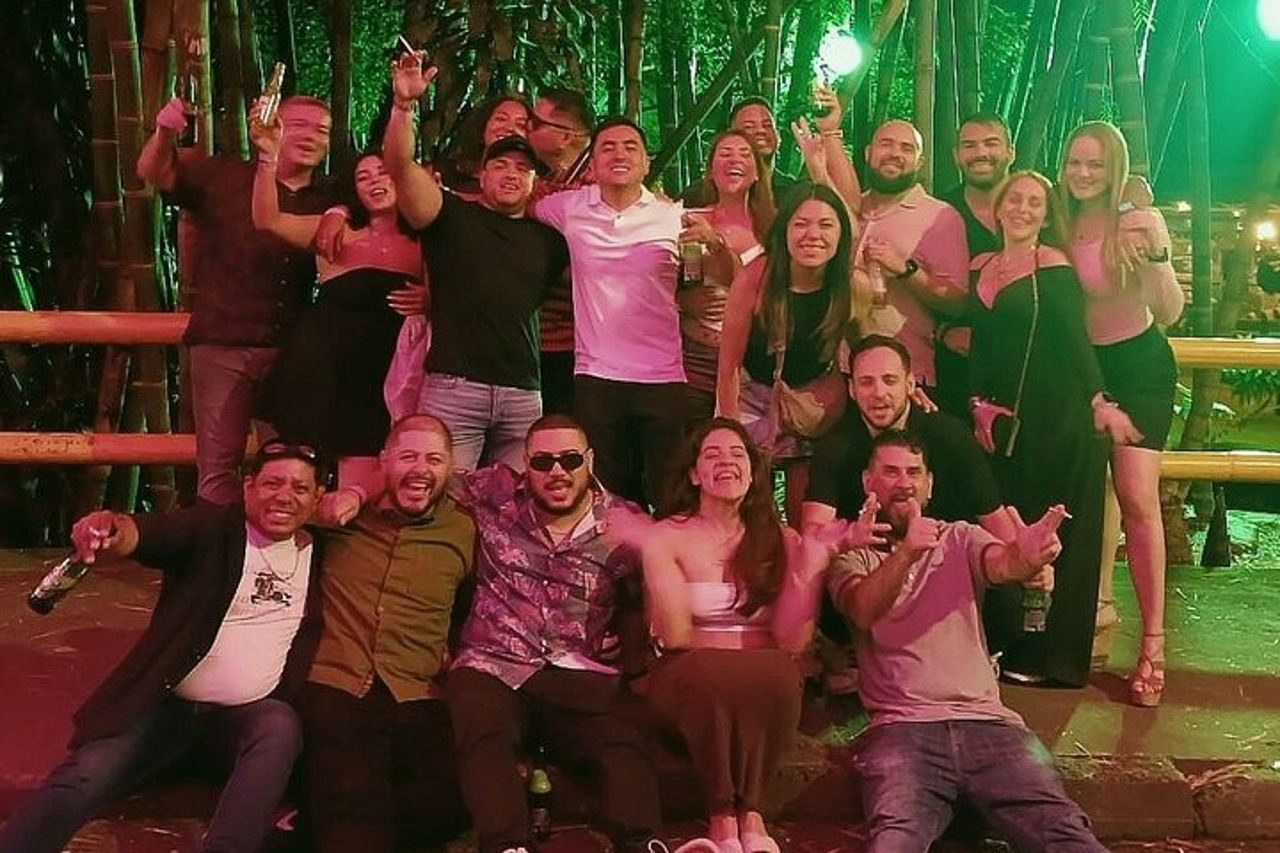 Medellin : Tour guidato della Provenza, dei tetti e dei club con accesso VIP