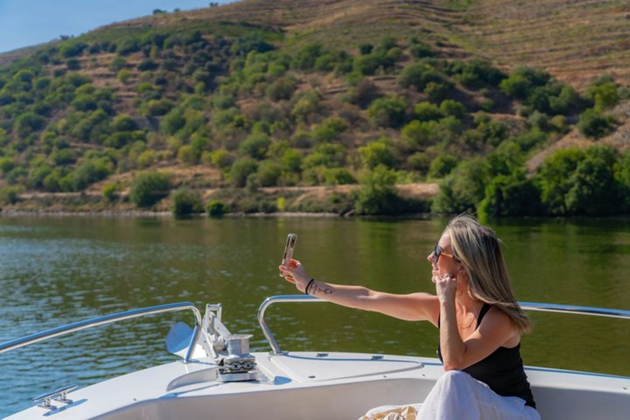 Porto - Valle del Douro : Barca, Treno, Degustazione di Vini e Pranzo Incluso — 5