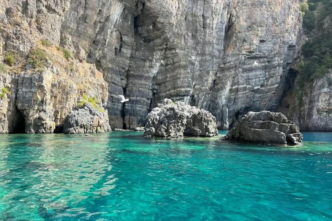 Escursione in Barca Alle Grotte del Cilento da Camerota Marina — 3