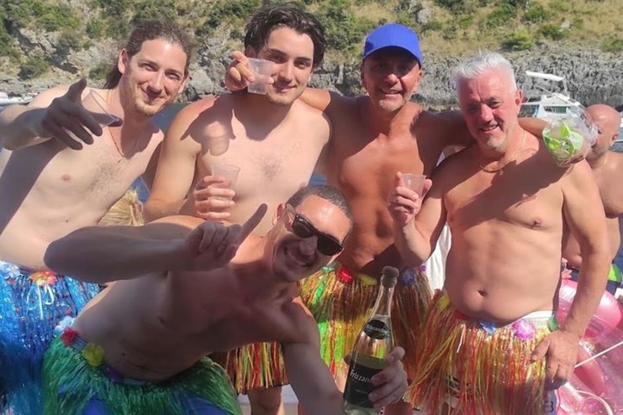 Escursione in Barca Alle Grotte del Cilento da Camerota Marina — 5