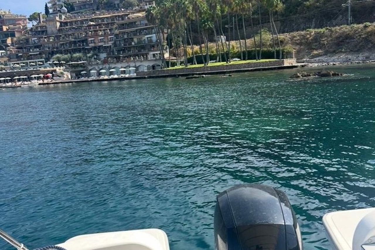 Escursione in barca alle grotte termali di Giardini Naxos e Taormina — 6