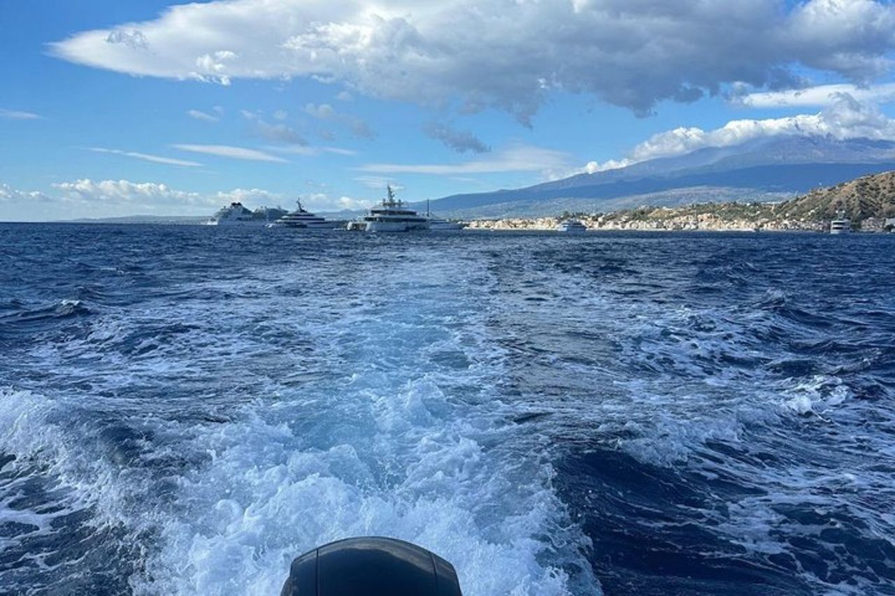 Escursione in barca alle grotte termali di Giardini Naxos e Taormina — 7