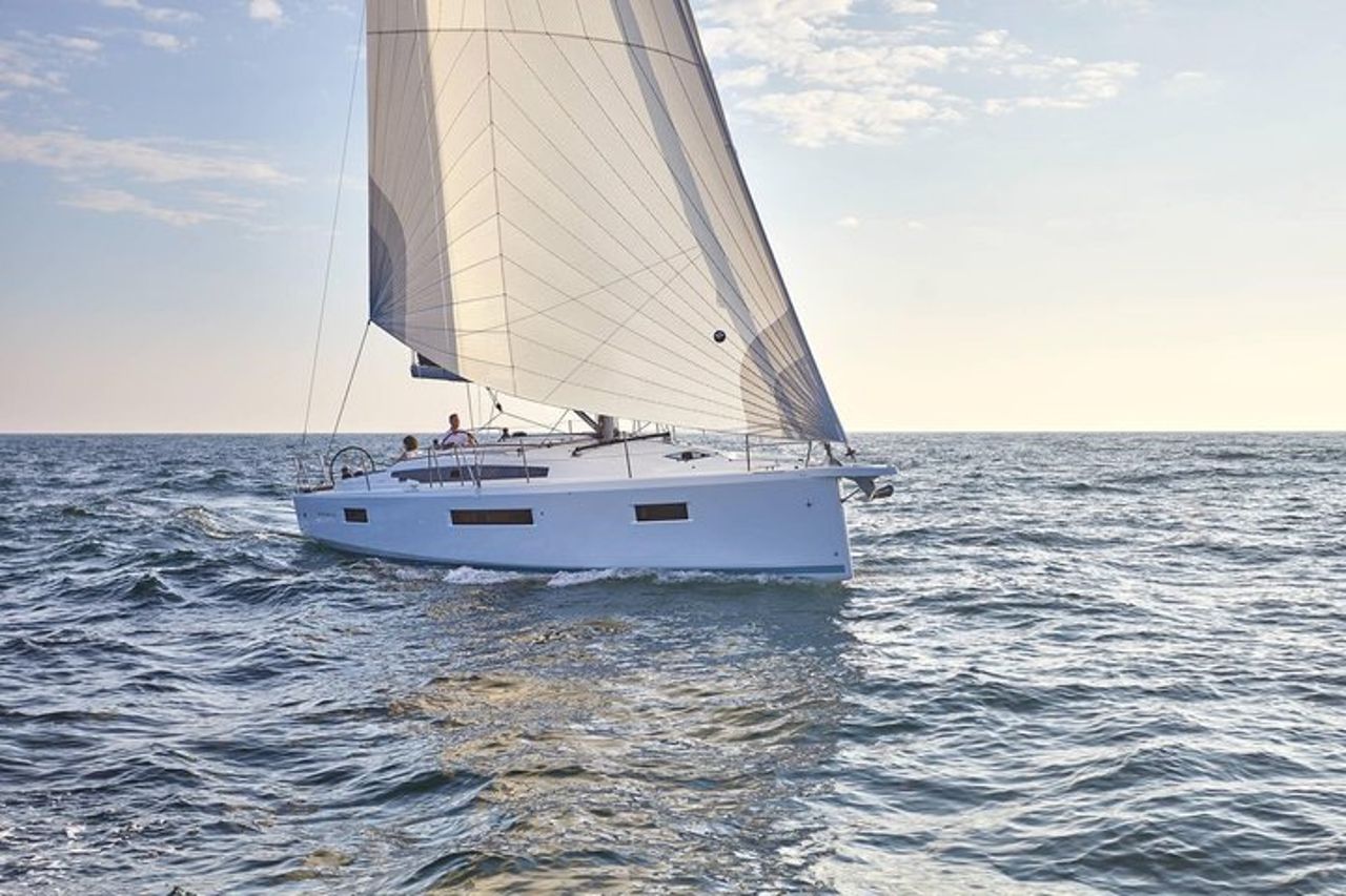 Tour privato in barca a vela a Cabo de Gata (mezza giornata)