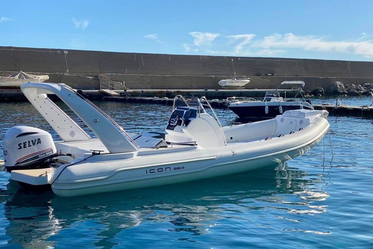 Noleggio Gommone da 8.60mt con patente nautica — 2