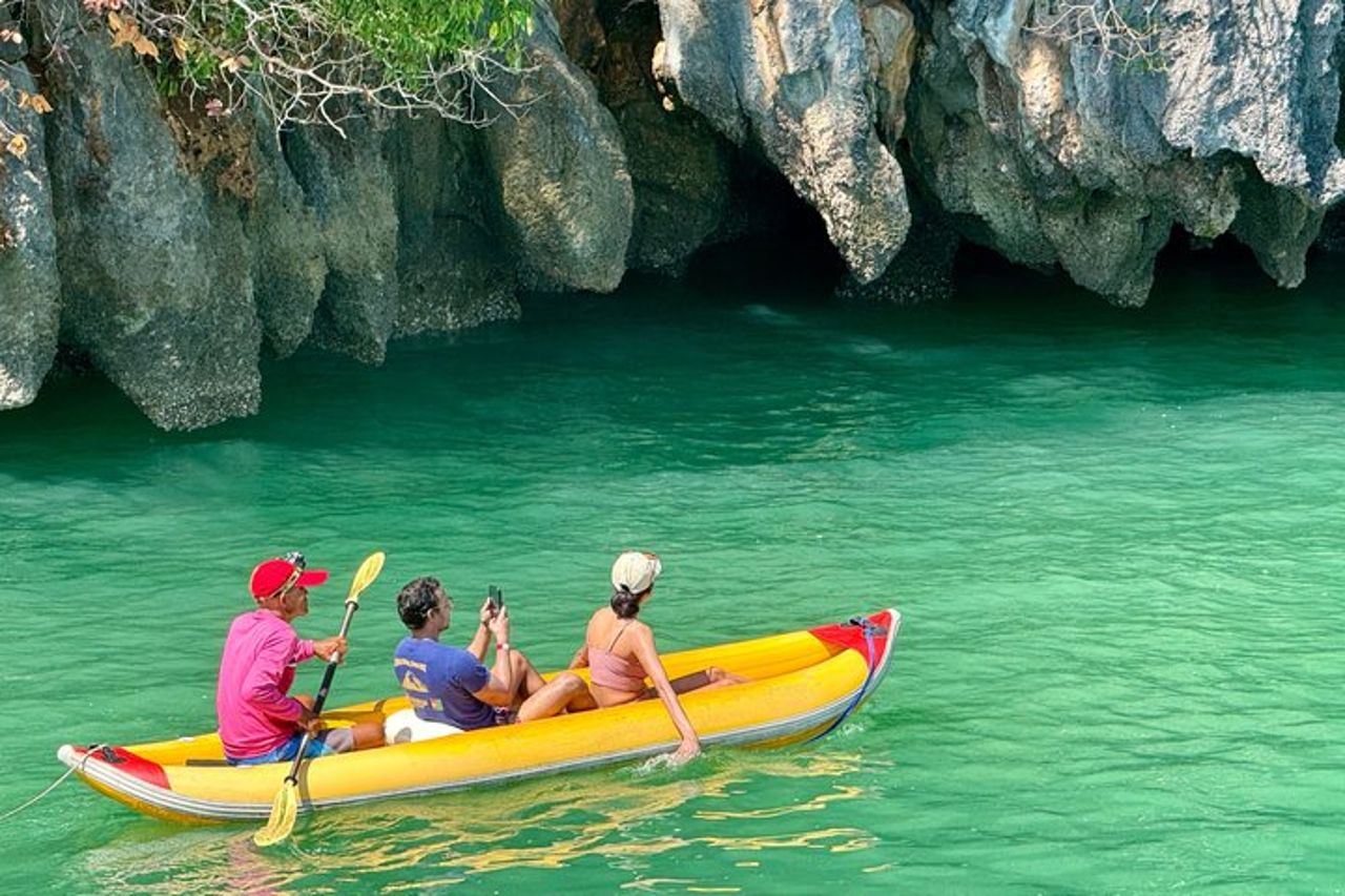 Isole James Bond e tour in canoa sul mare della baia di Phang Nga da Phuket — 4