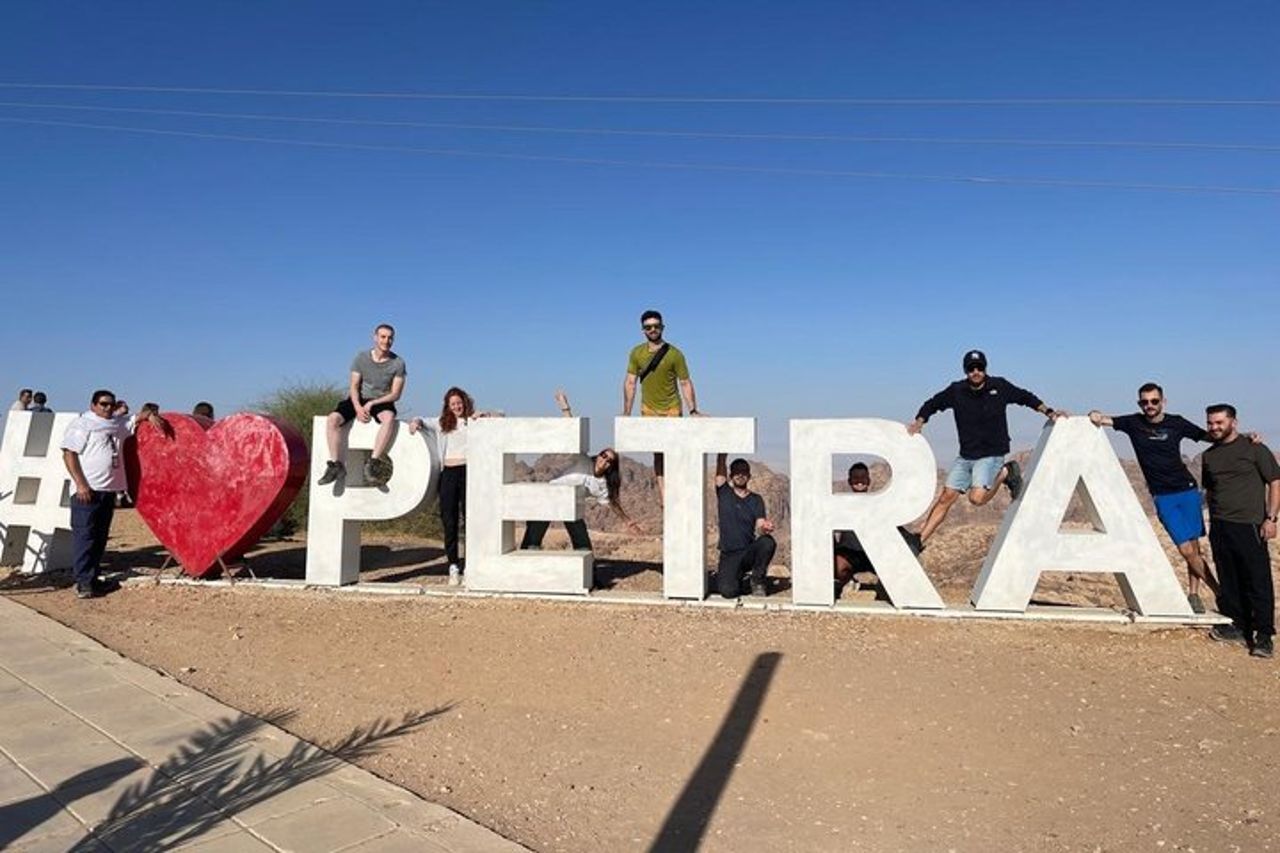 Un Giorno Petra e Wadi Rum con Pick Up — 8