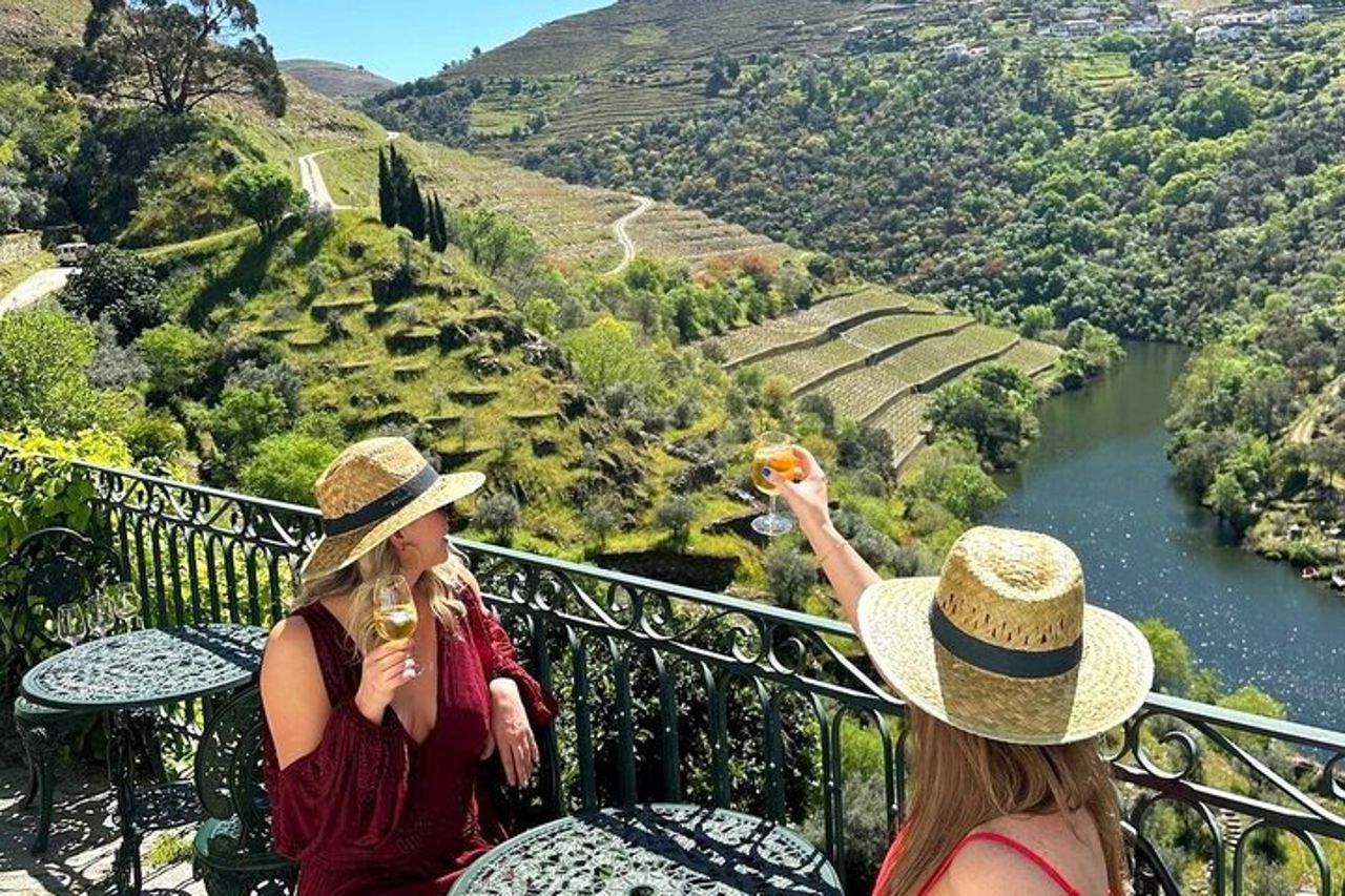Tour dei vini della Valle del Douro: 3 visite ai vigneti, degustazioni di vini, pranzo — 7