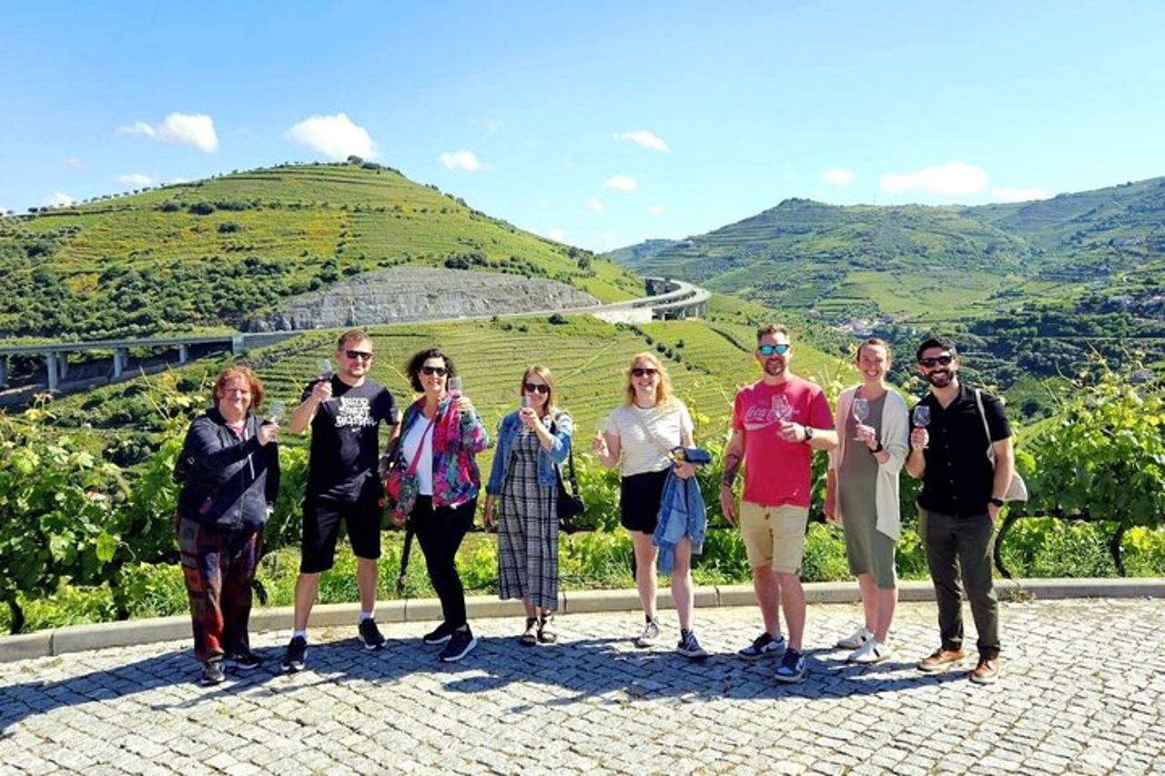 Tour dei vini della Valle del Douro: 3 visite ai vigneti, degustazioni di vini, pranzo — 2