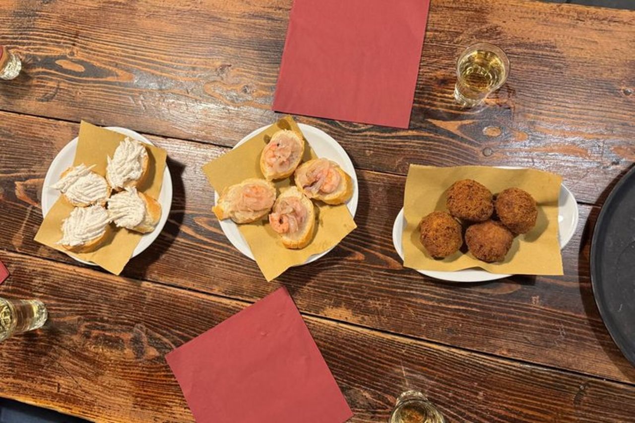 Venice Like a Local : tour di cibo, vino e spritz con giro in traghetto — 9