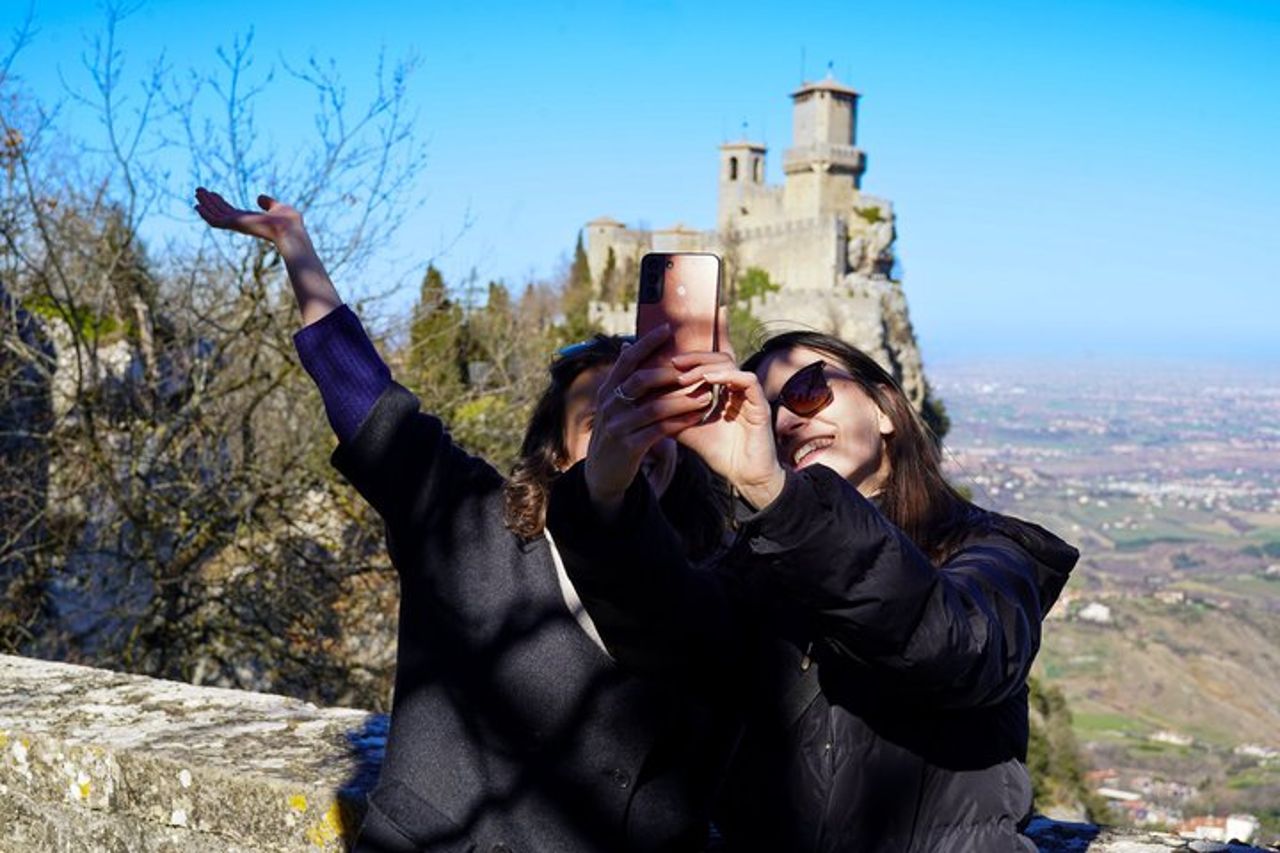 San Marino in Piccolo Gruppo: Tour Guidato con Pass 7 attrazioni — 7