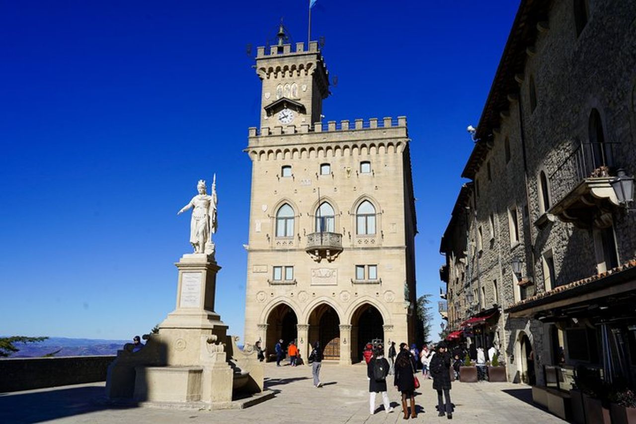 San Marino in Piccolo Gruppo: Tour Guidato con Pass 7 attrazioni — 8