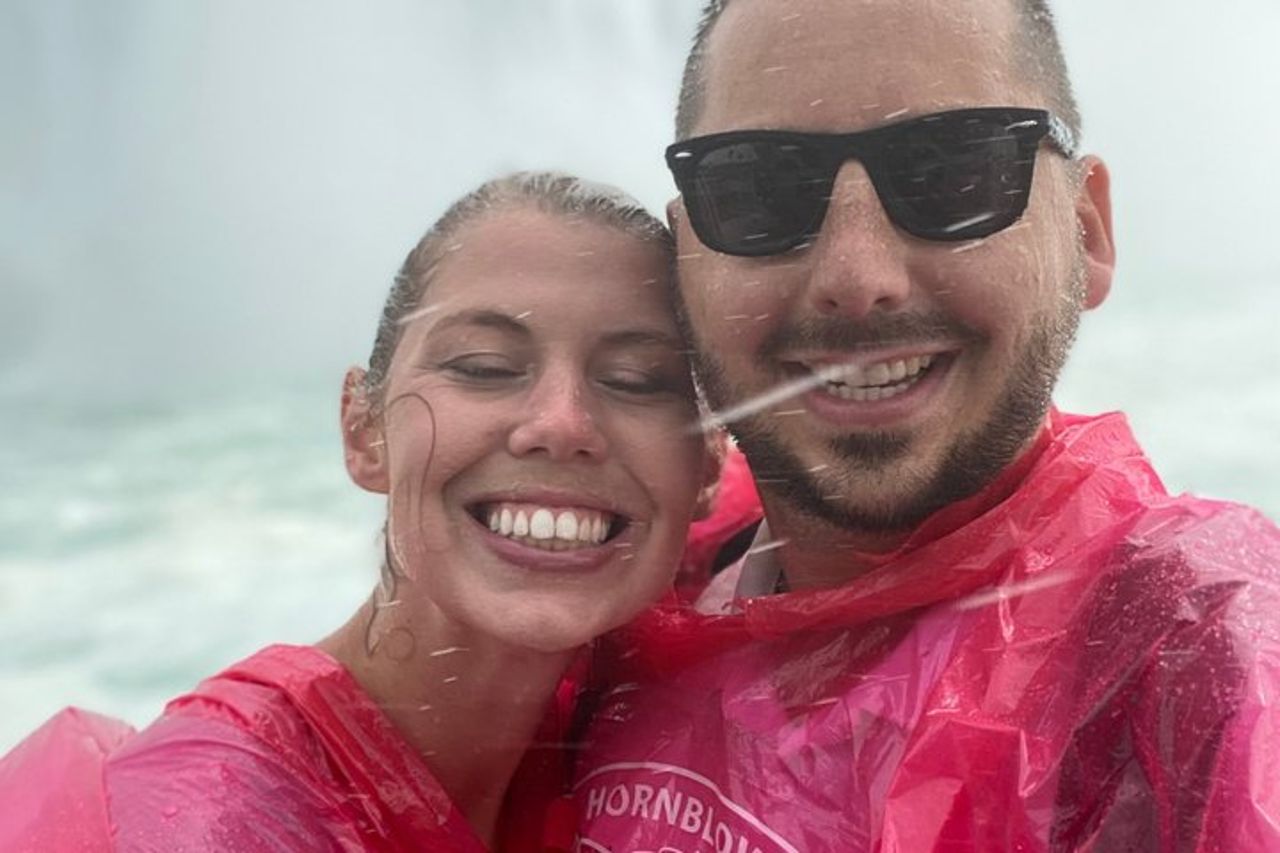 Tour a piedi delle Cascate del Niagara con dietro le cascate e crociera in barca — 4