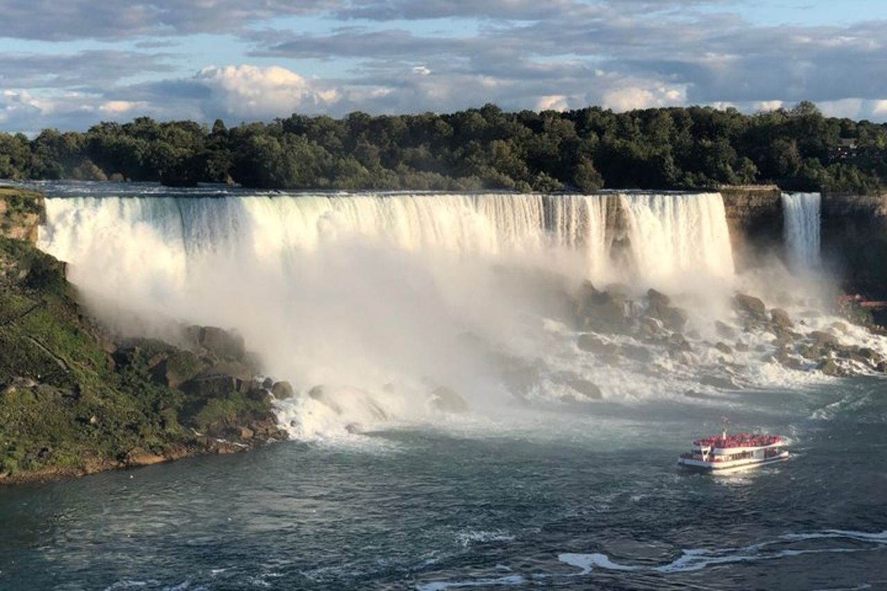 Tour a piedi delle Cascate del Niagara con dietro le cascate e crociera in barca