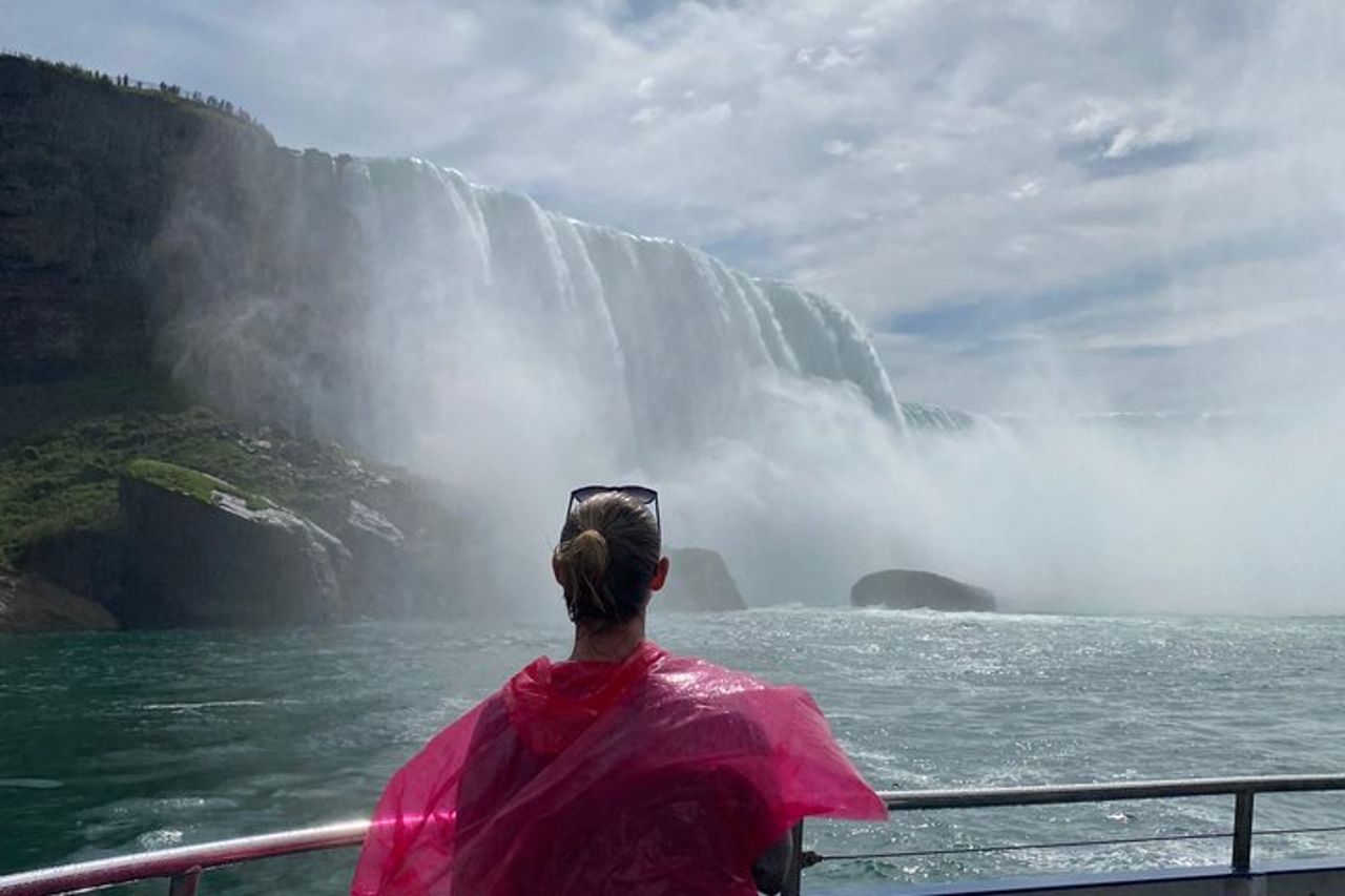 Tour a piedi delle Cascate del Niagara con dietro le cascate e crociera in barca — 3