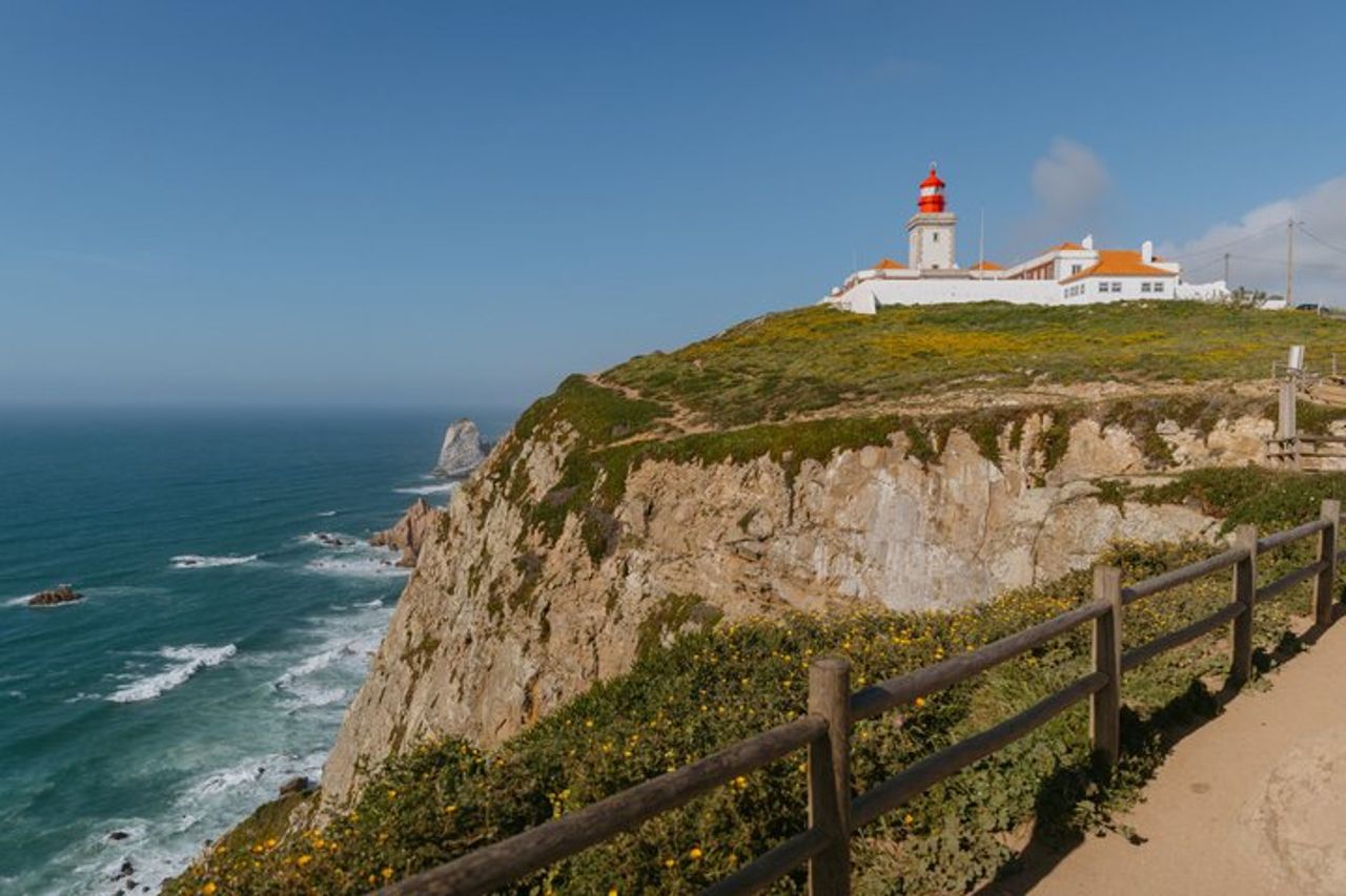 Piccoli gruppi Sintra, Pena, Regaleira e Cascais con biglietti — 8