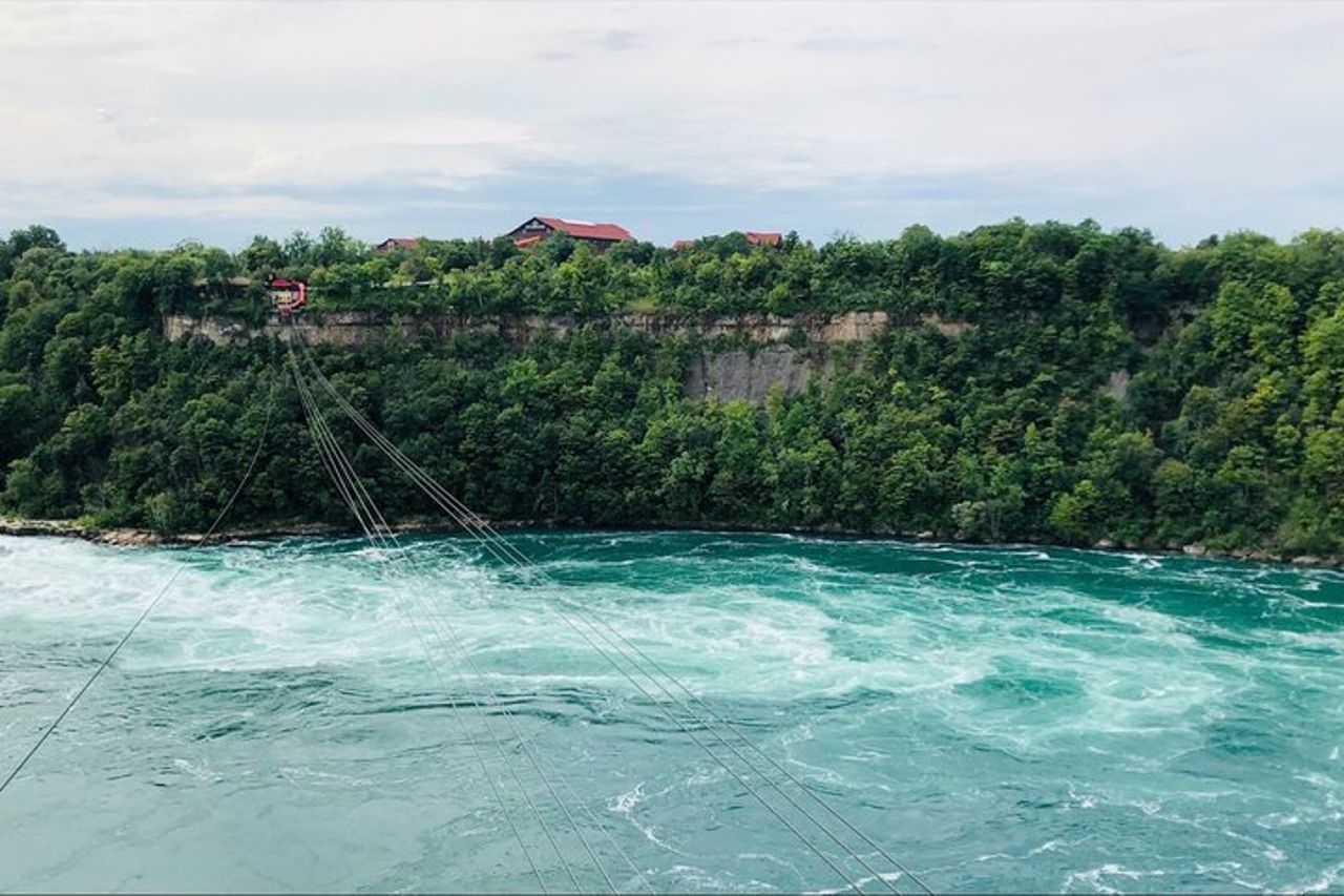 Tour a piedi delle Cascate del Niagara con dietro le cascate e crociera in barca — 7