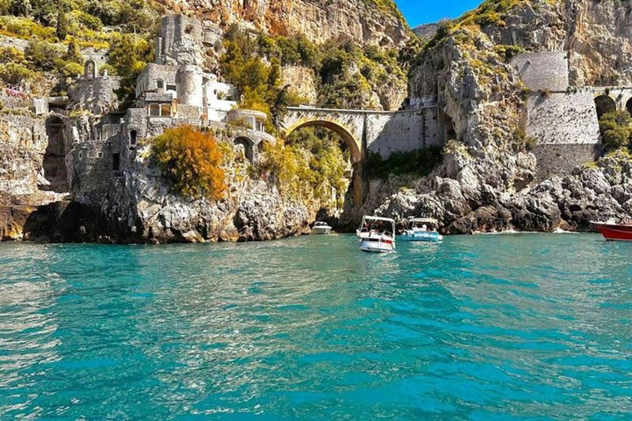 Tour privato in barca della Costiera Amalfitana dal porto di Salerno — 6