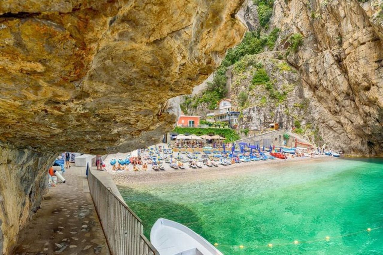 Tour privato in barca della Costiera Amalfitana dal porto di Salerno — 9