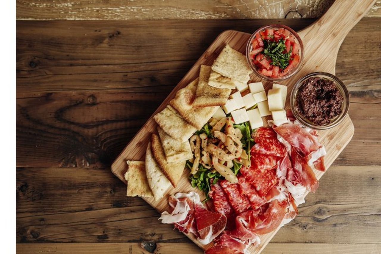 Tour guidato a piedi di Reggio Emilia con degustazioni di cibo — 4