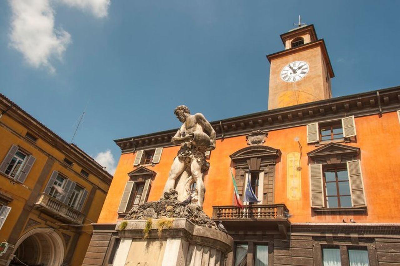 Tour guidato a piedi di Reggio Emilia con degustazioni di cibo — 5