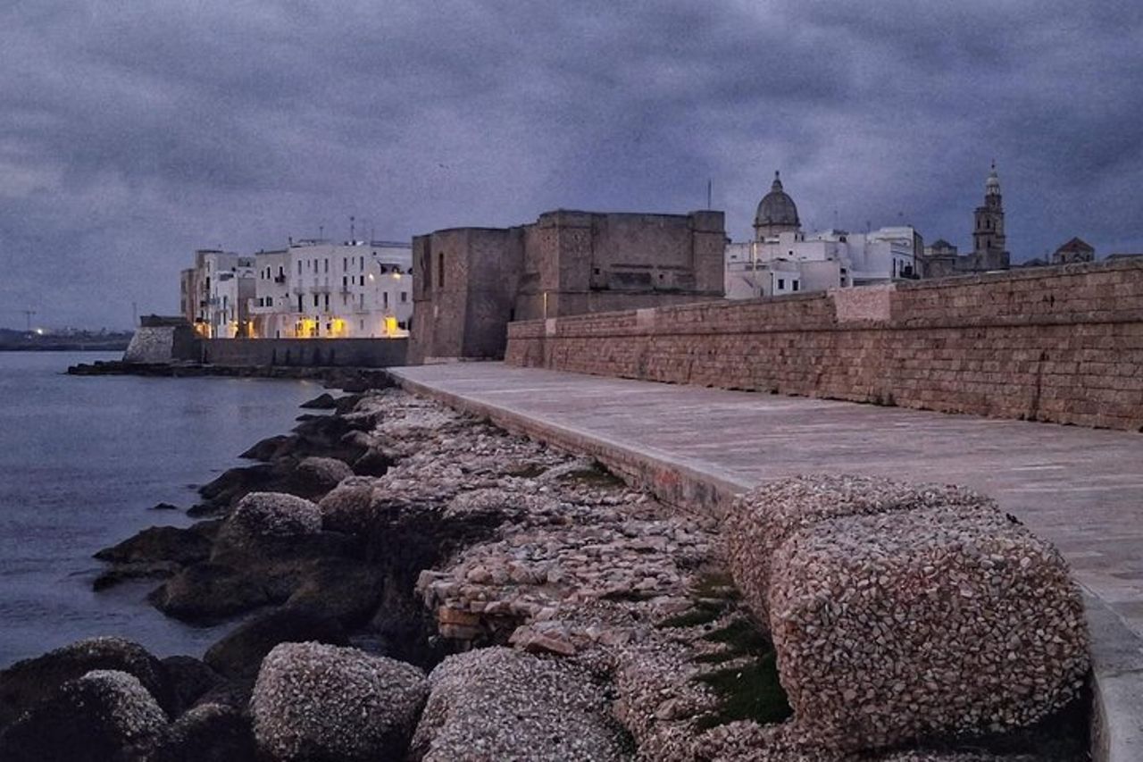 Polignano e Monopoli: Boat tour nelle grotte con marinaio locale — 5