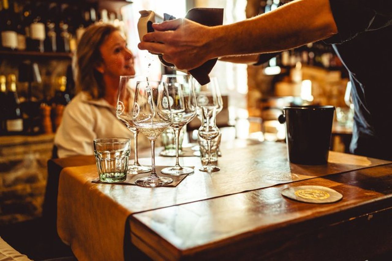 Degustazione di vini toscani con sommelier professionista a Montepulciano — 6