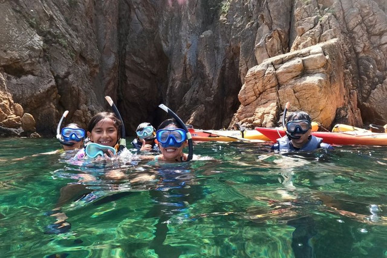 Tour guidato in kayak e snorkeling in Costa Brava: piccoli gruppi e pranzo — 2