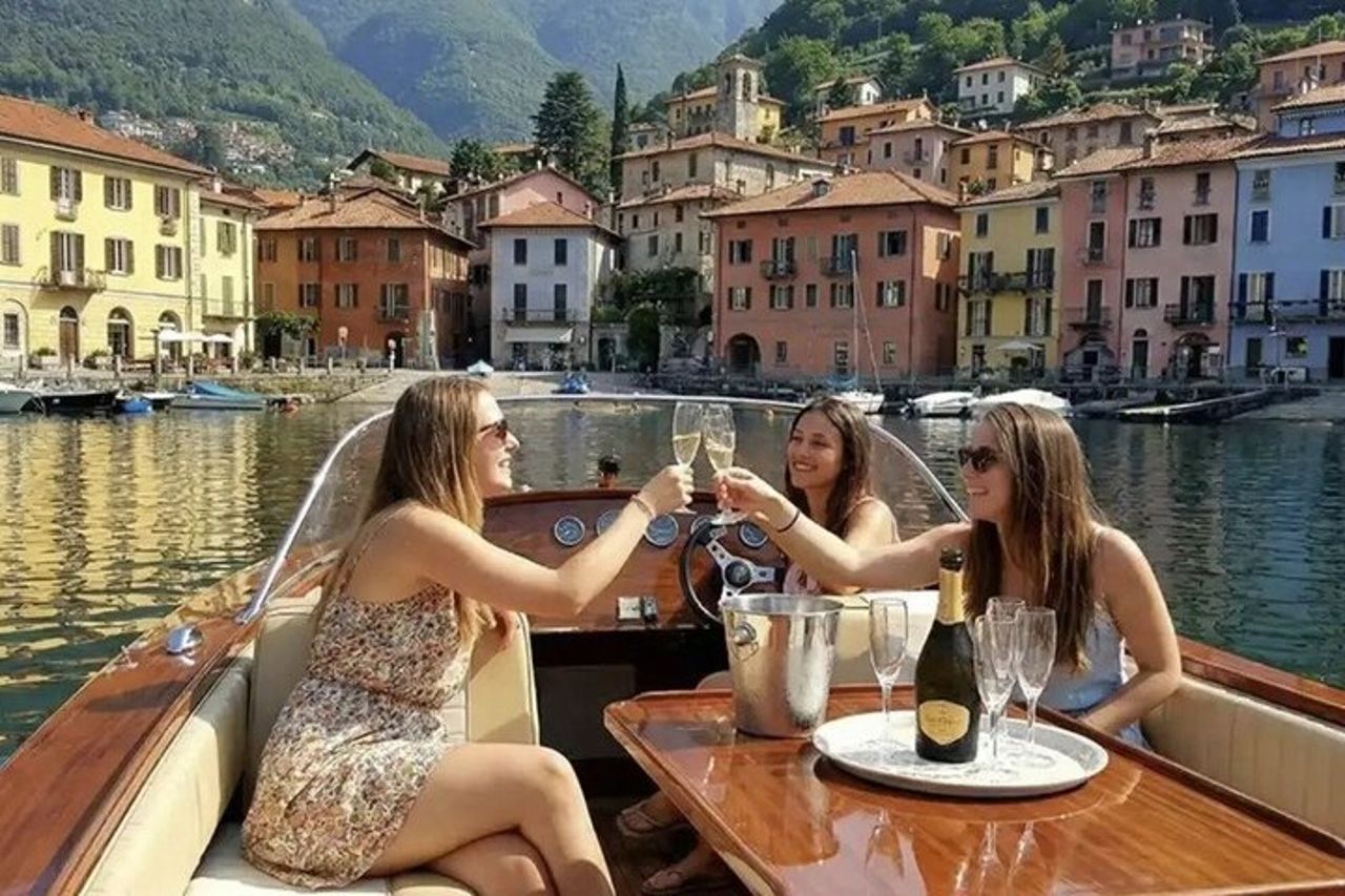 Lago di Como Tour in Barca di Legno con Skipper — 3