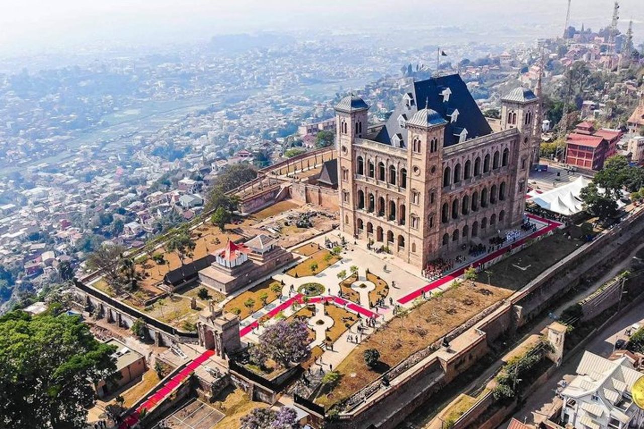 Le attrazioni imperdibili di Antananarivo: il Palazzo della Regina e lo Zoo.