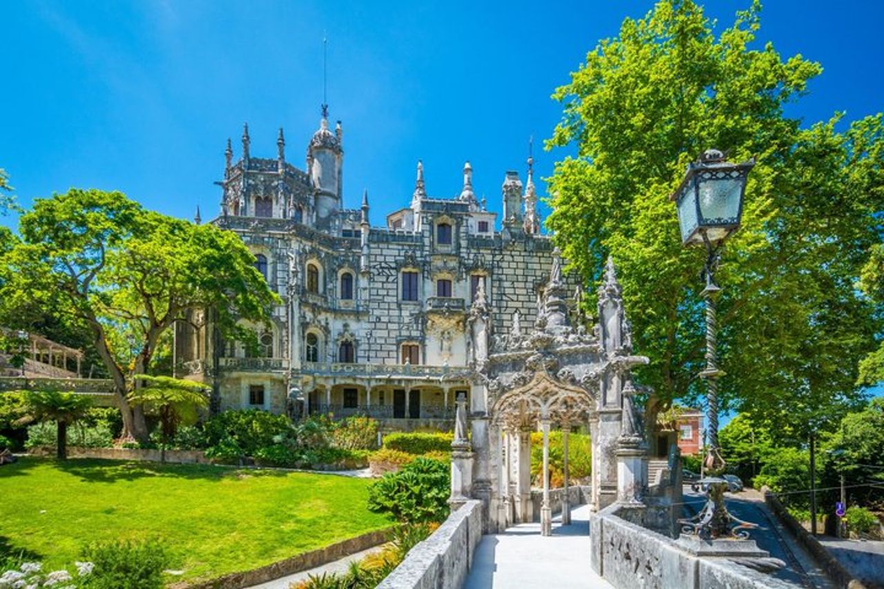 Da Lisbona per piccoli gruppi a Sintra, Pena, Regaleira, Cabo Roca, Cascais — 8