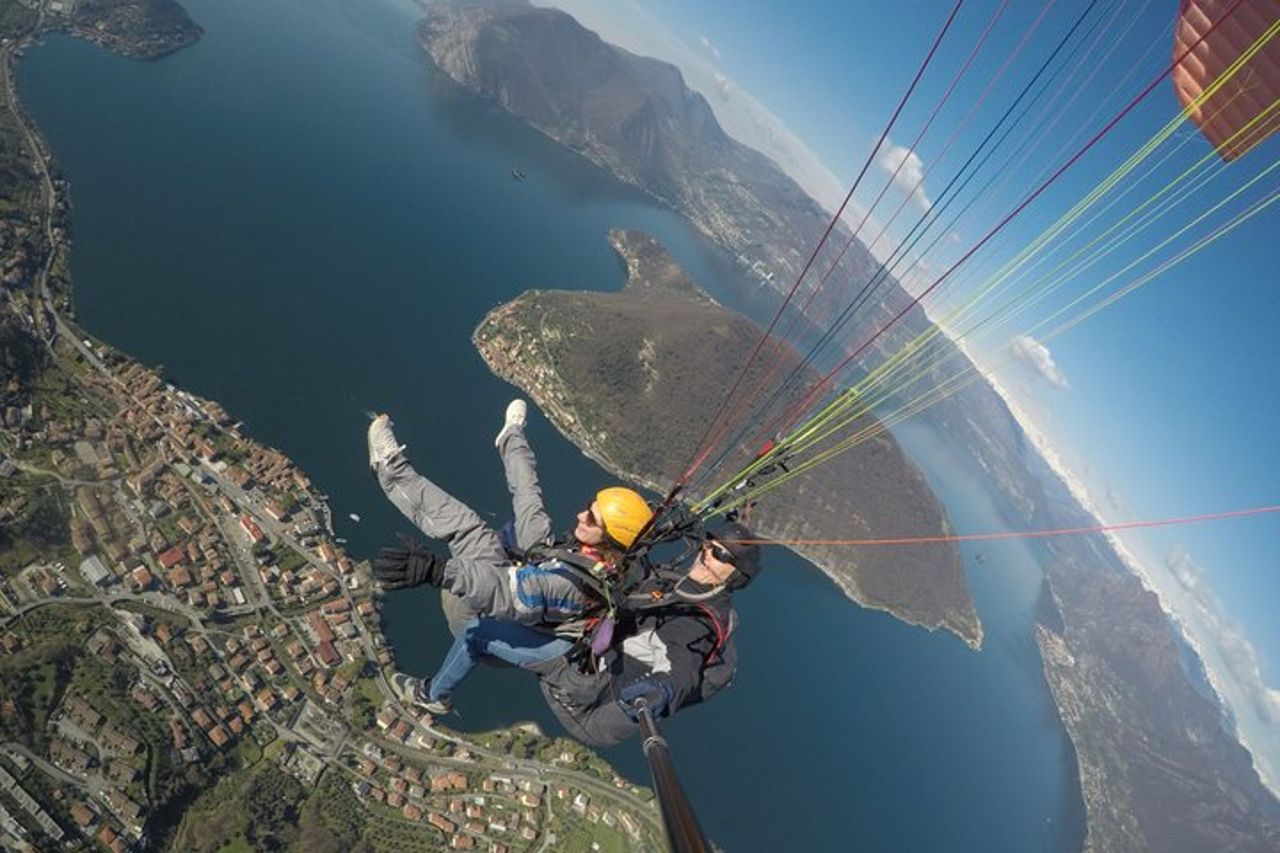 Parapendio tandem lago d'Iseo Lombardia — 2