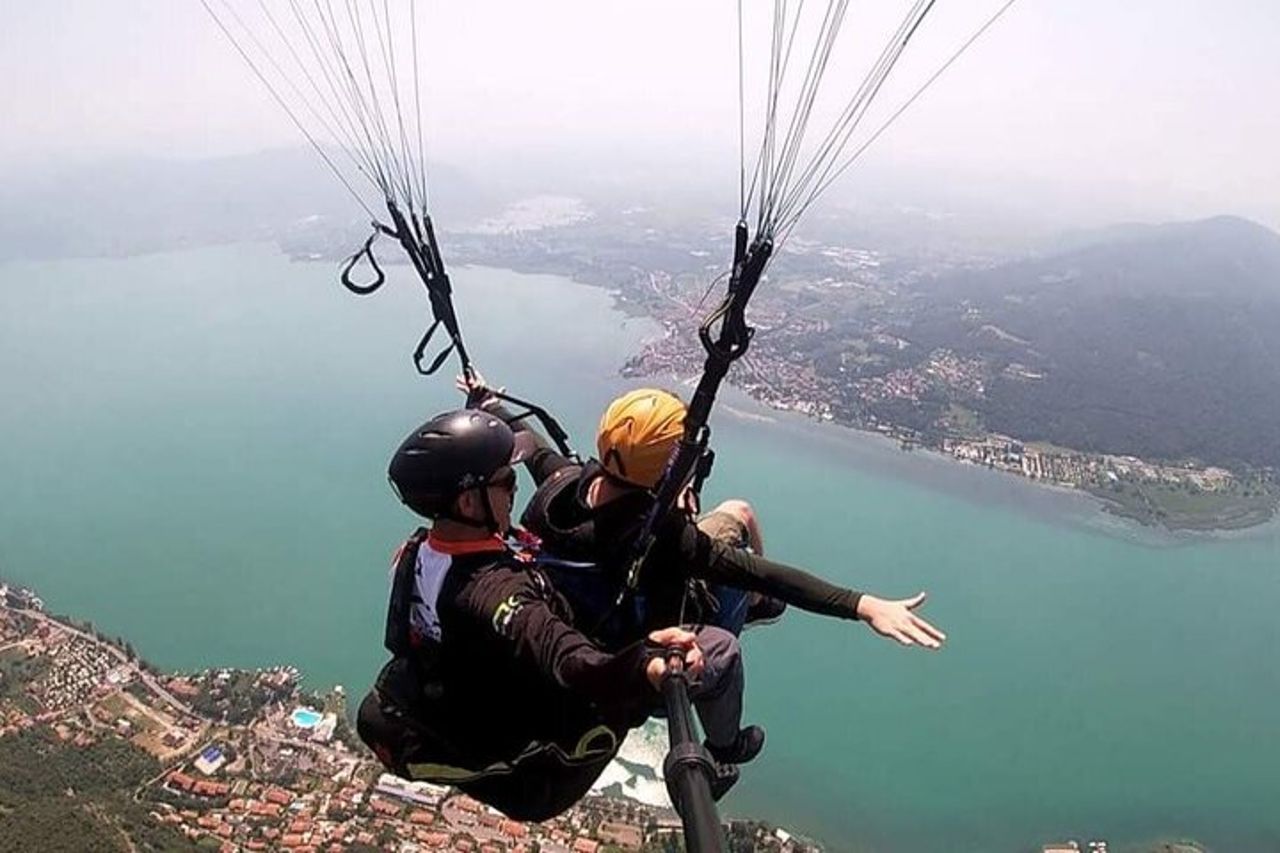 Parapendio tandem lago d'Iseo Lombardia — 9