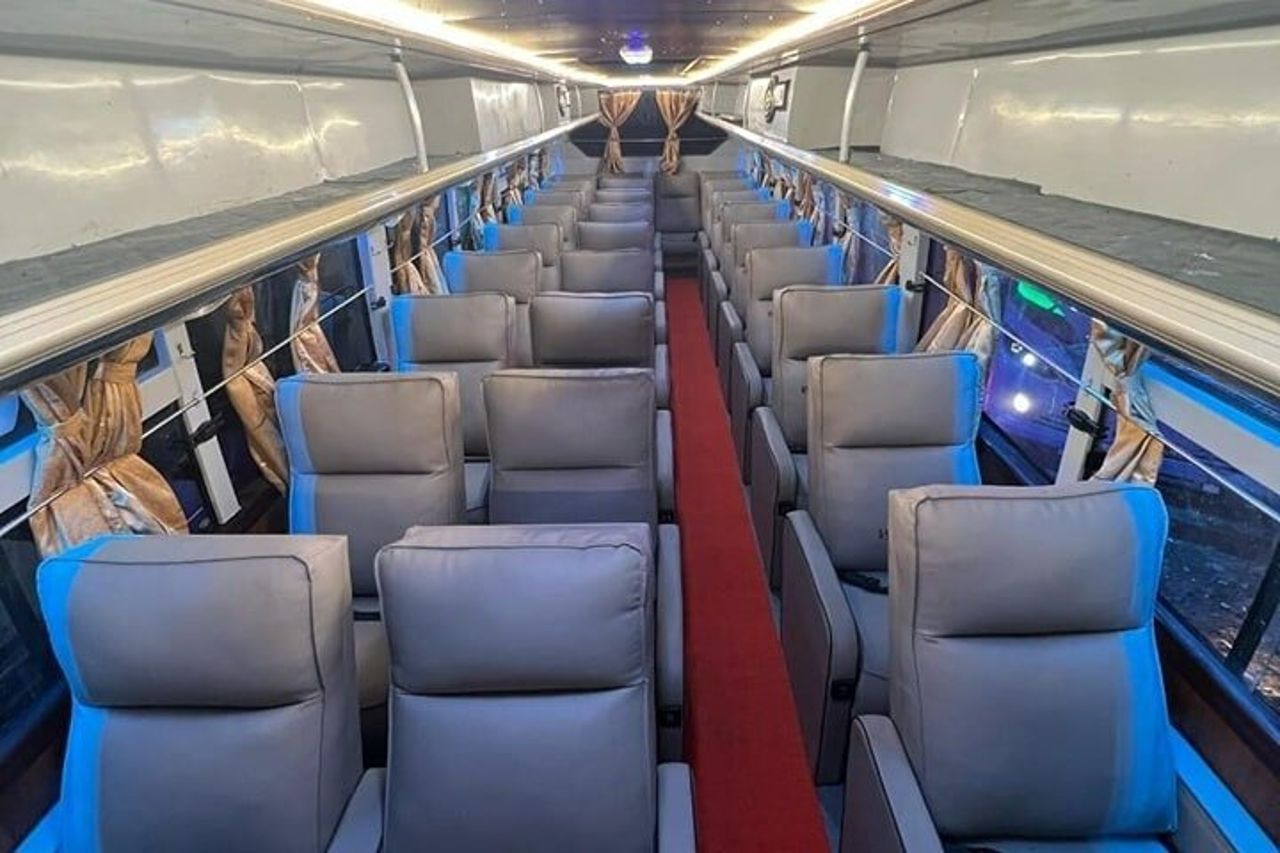 Da Lumbini a Kathmandu Bus turistico VIP/Premium Divano Sedile — 6